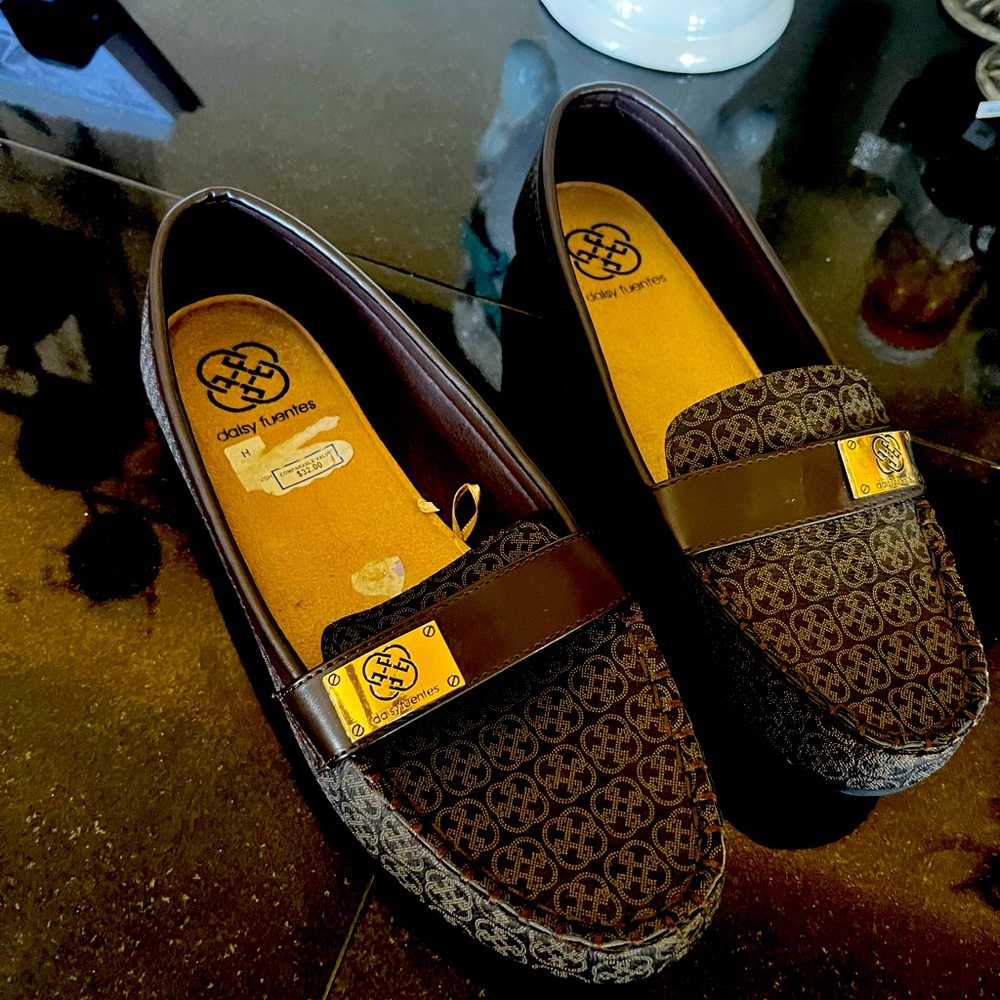 NWT Daisy Fuentes flats sz 8.5 wide